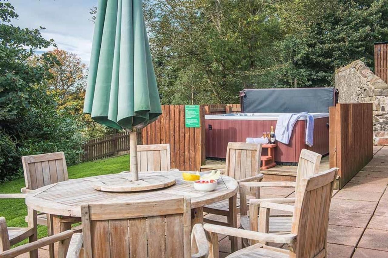 The Granary With Hot Tub Near Perth Perthshire Villa Forgandenny Exterior photo